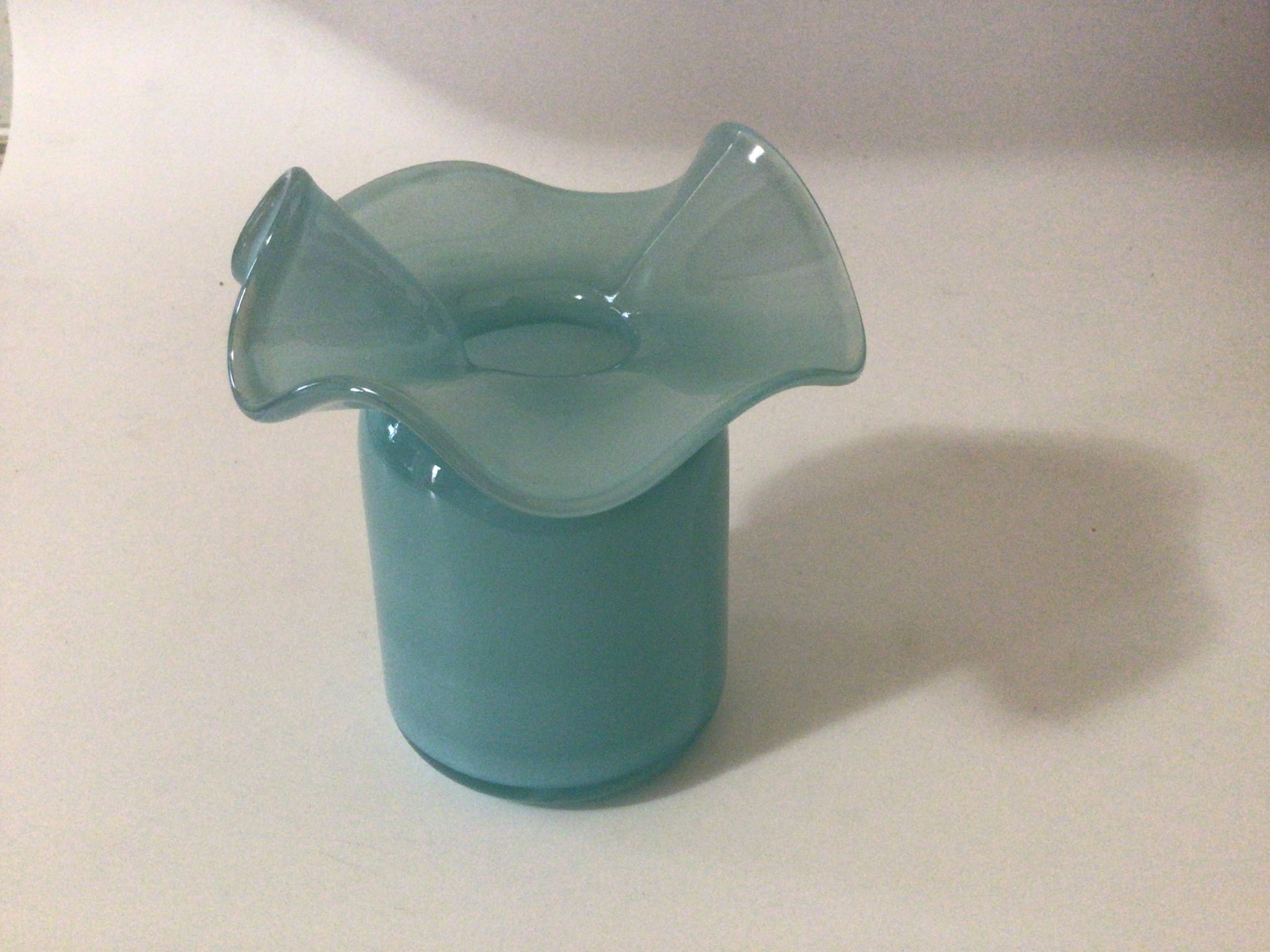 White Ruffle Bud vase / Blown Glass / 5”x4”