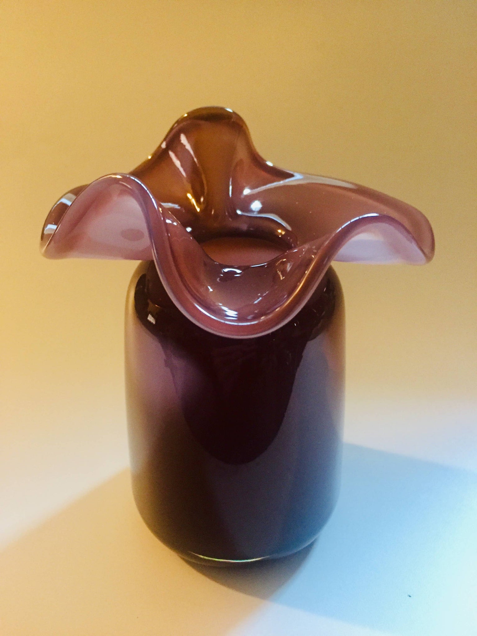 White Ruffle Bud vase / Blown Glass / 5”x4”