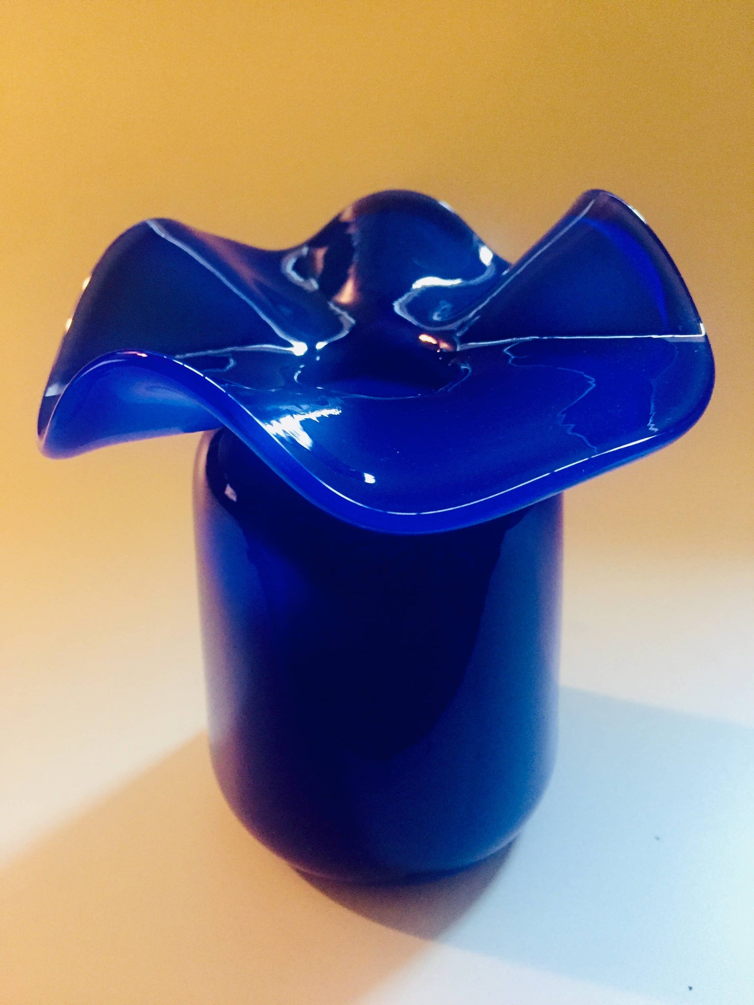 White Ruffle Bud vase / Blown Glass / 5”x4”