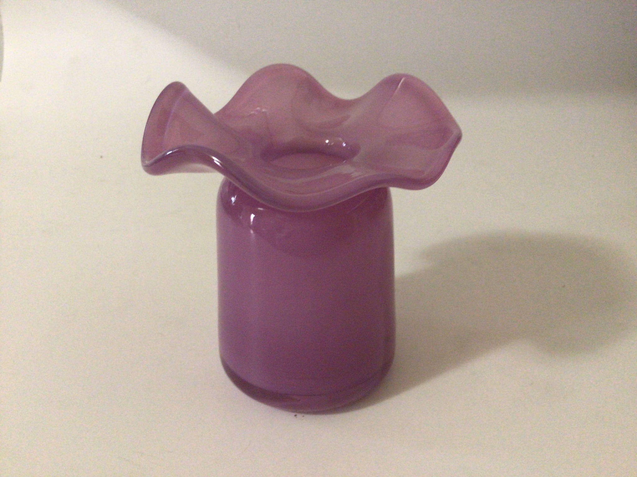 White Ruffle Bud vase / Blown Glass / 5”x4”
