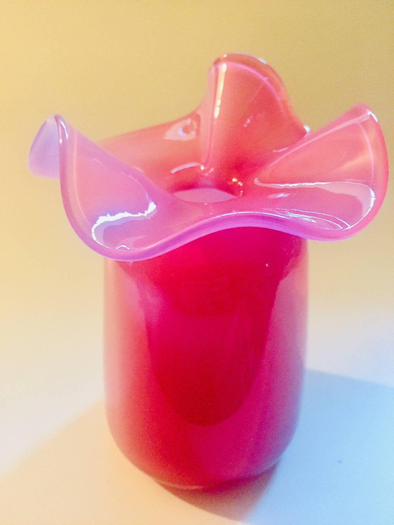 White Ruffle Bud vase / Blown Glass / 5”x4”