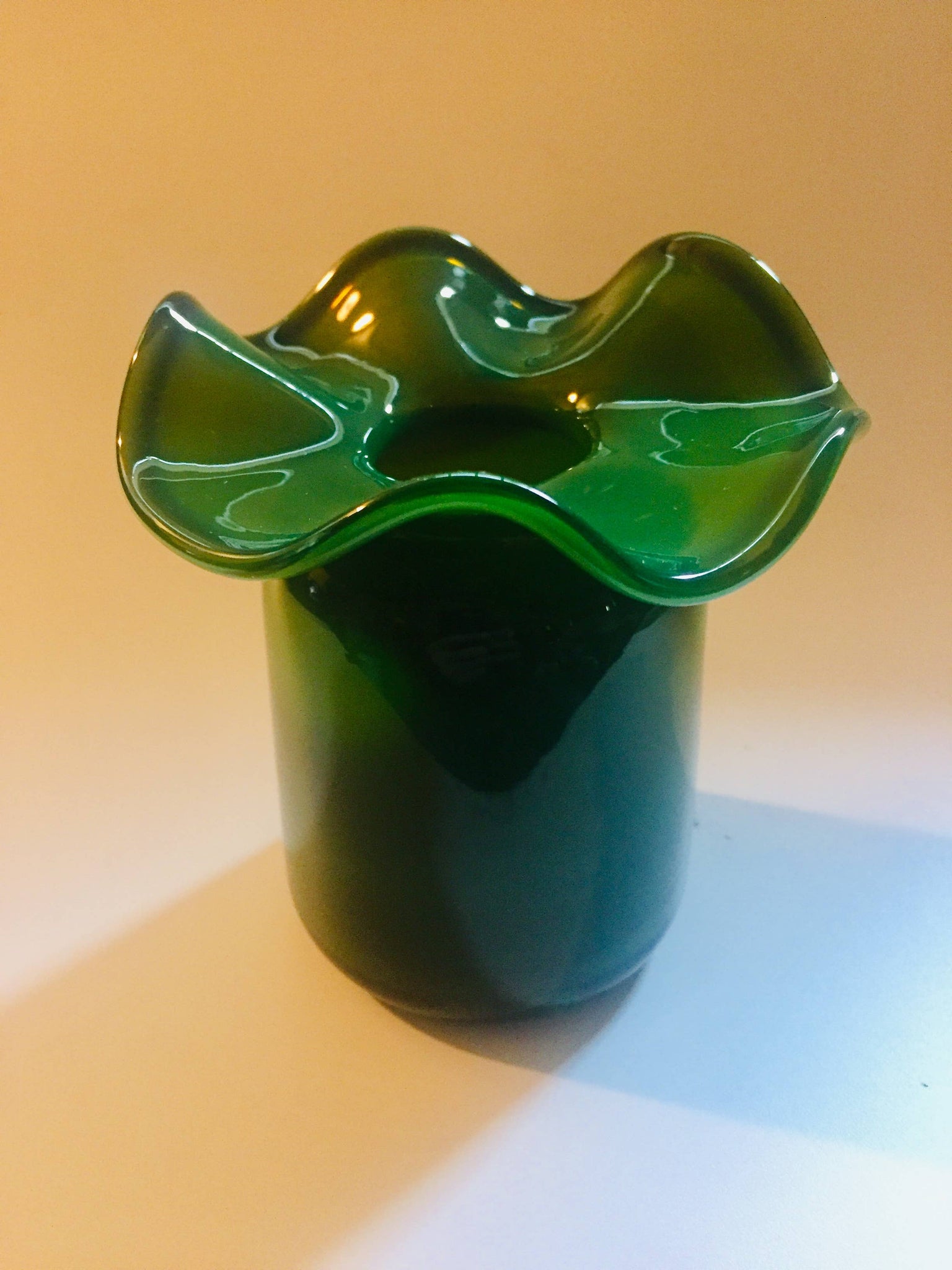 White Ruffle Bud vase / Blown Glass / 5”x4”