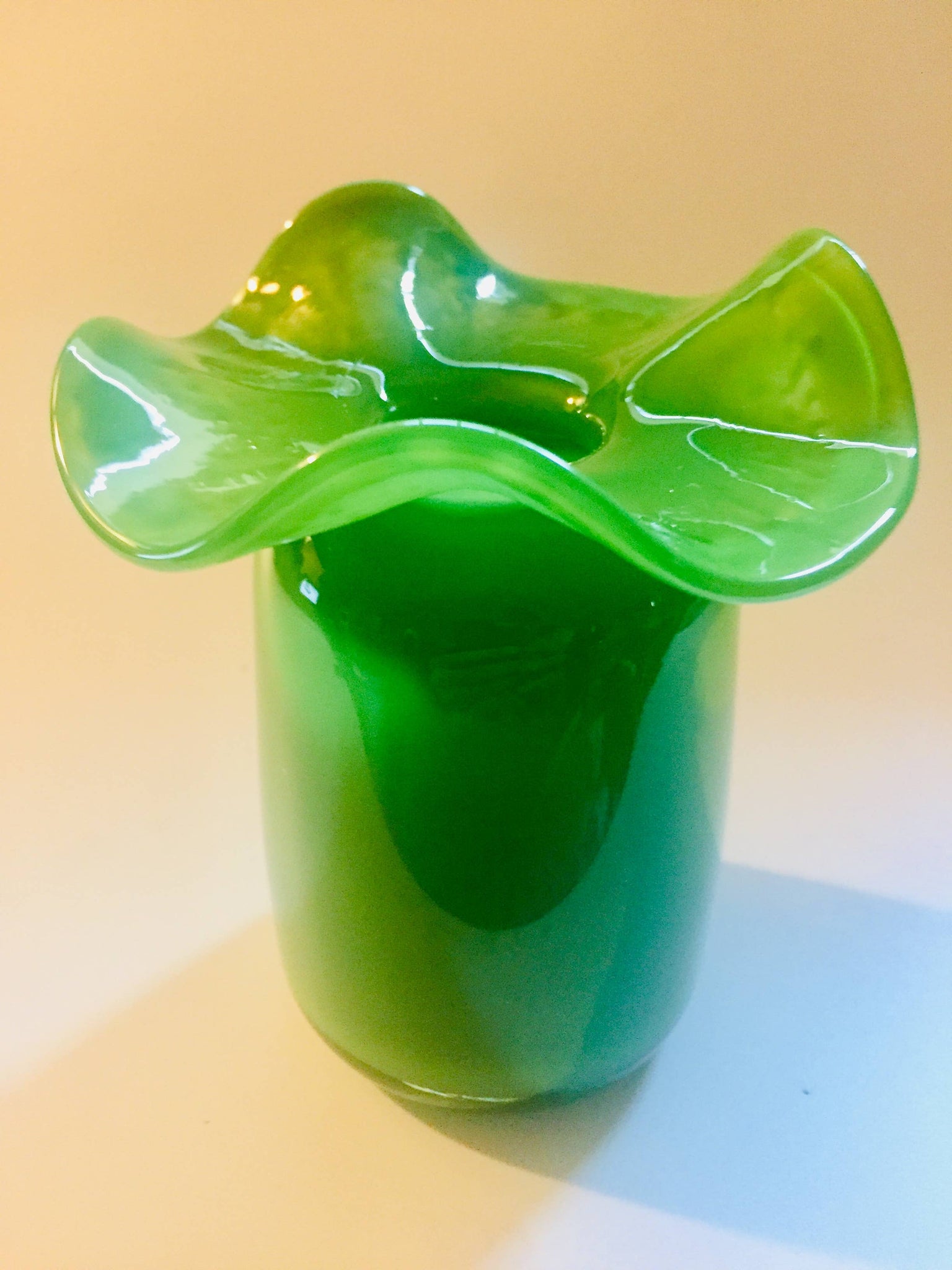 White Ruffle Bud vase / Blown Glass / 5”x4”
