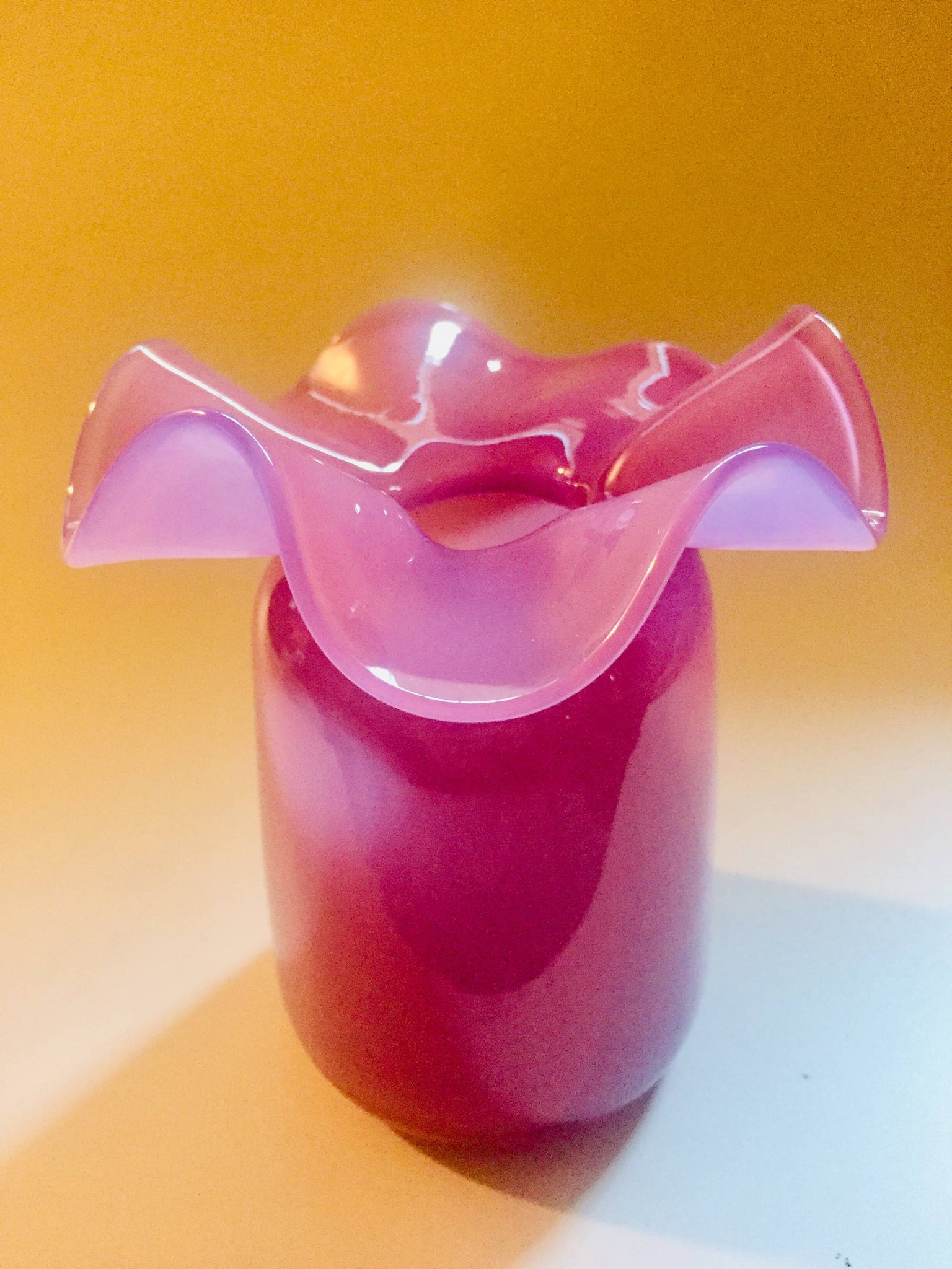 White Ruffle Bud vase / Blown Glass / 5”x4”
