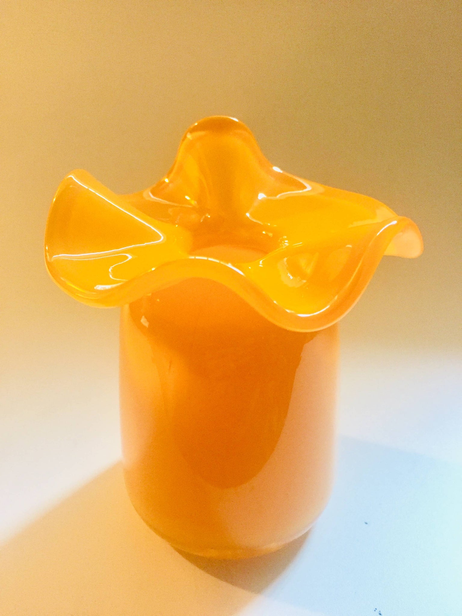 White Ruffle Bud vase / Blown Glass / 5”x4”