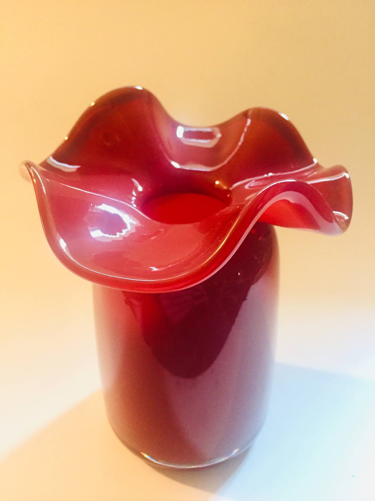 White Ruffle Bud vase / Blown Glass / 5”x4”