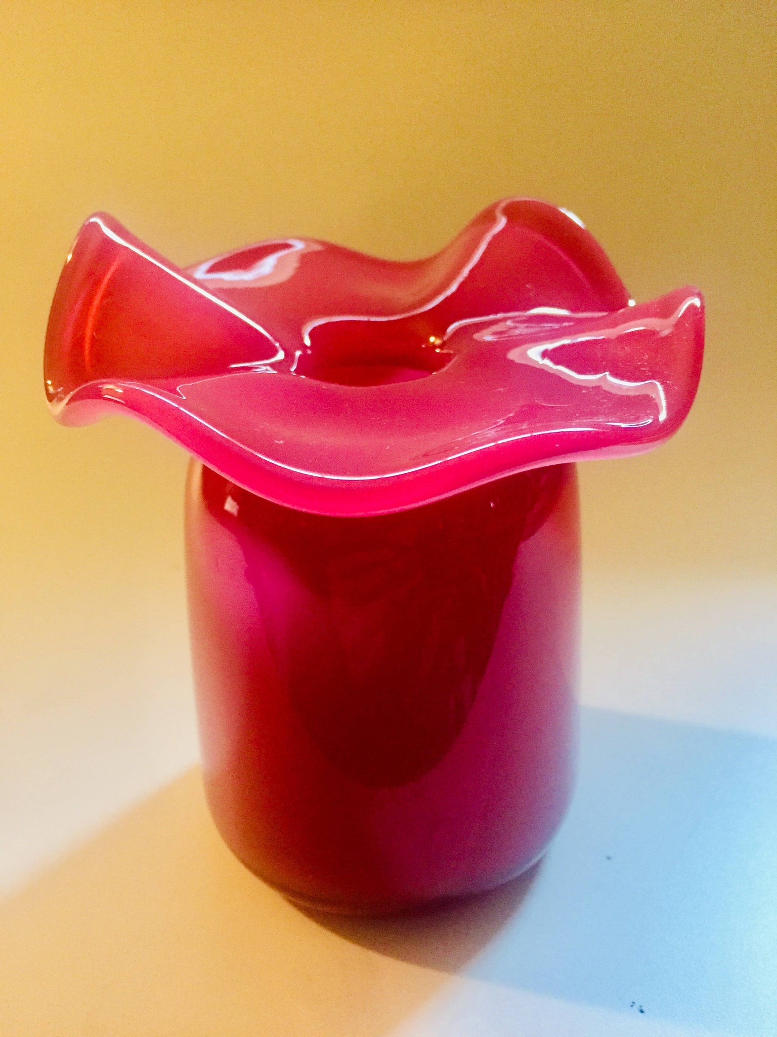 White Ruffle Bud vase / Blown Glass / 5”x4”