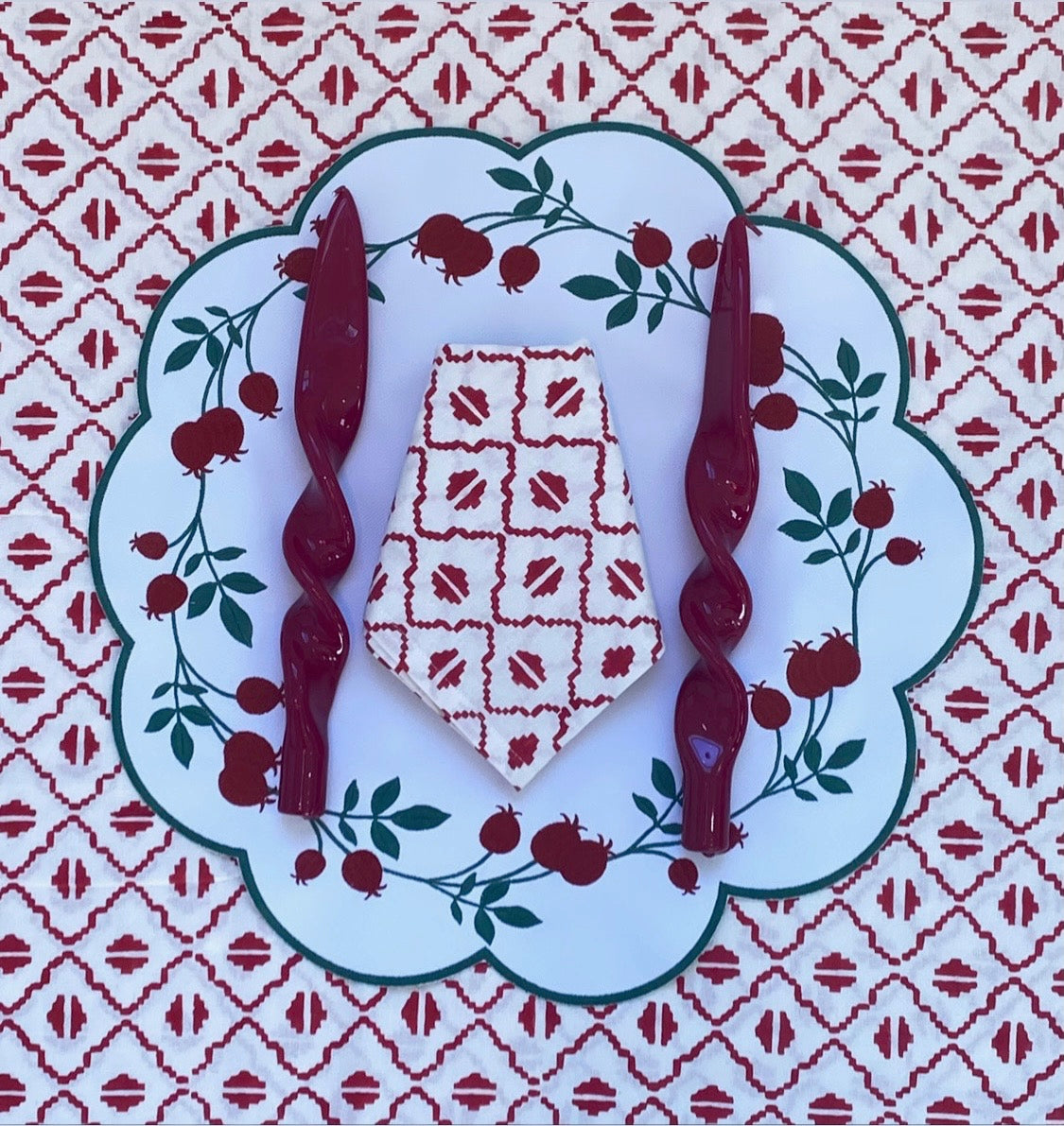 Red and White Coffee Bean Tablecloth