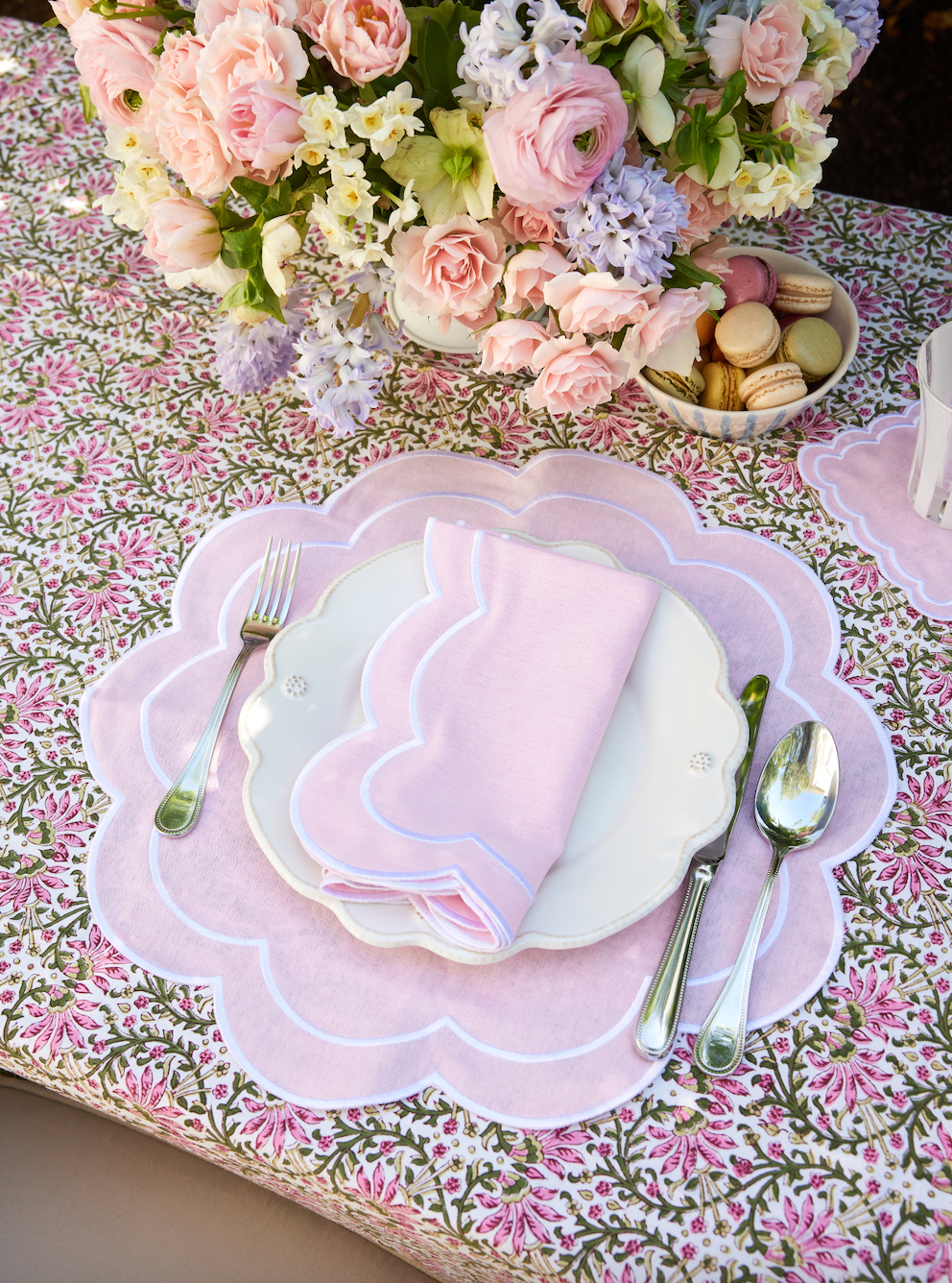 Round scalloped pink placemat