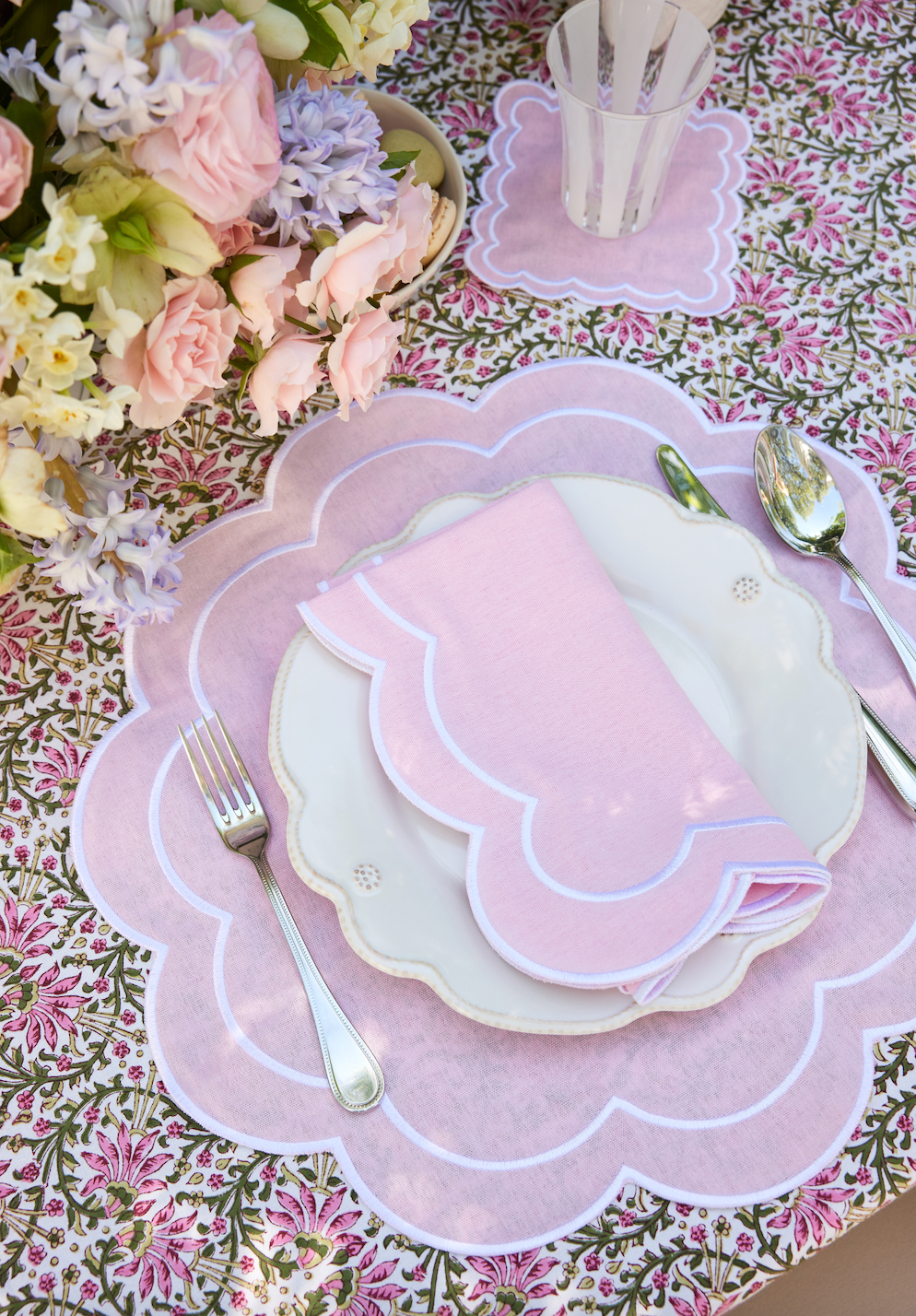 Round scalloped pink placemat