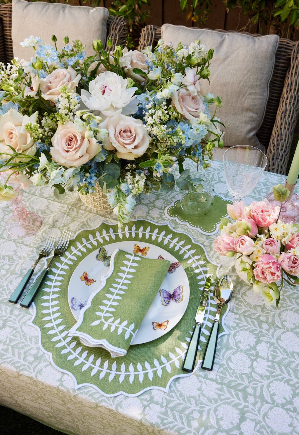 Green leaves placemat