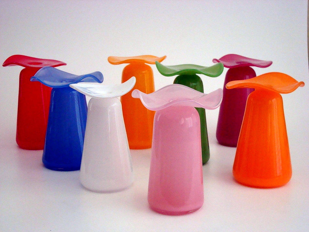 Pink Ruffle Bud vase: Blown Glass / 5”x4”