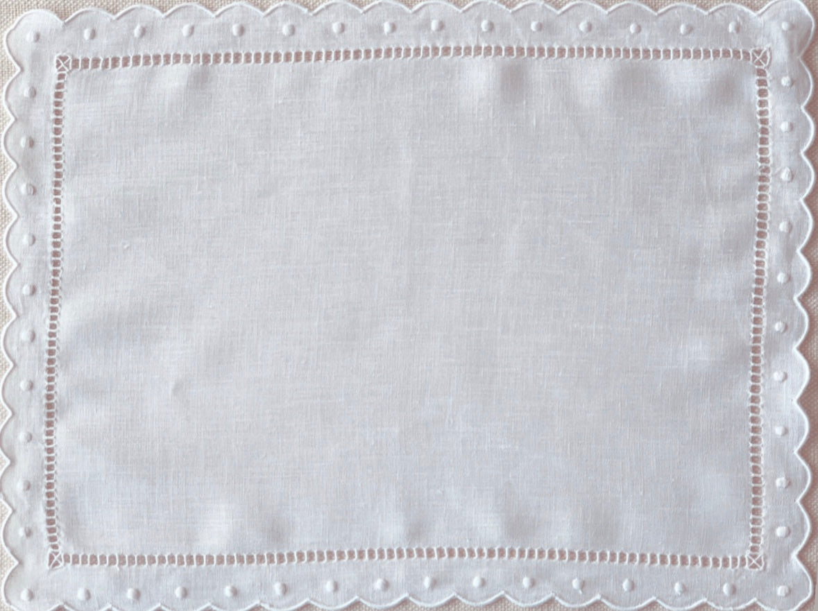 White Scalloped and Dot Placemat